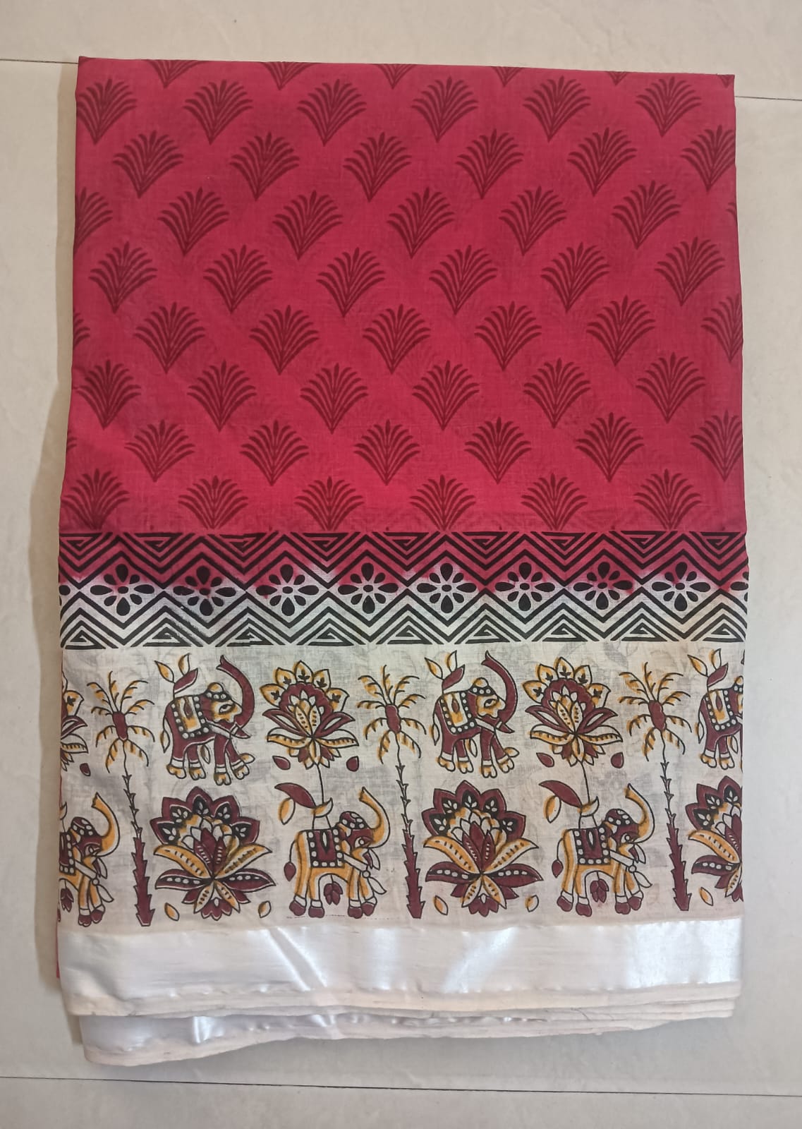 Cotton Saree With Contrast Border Blouse