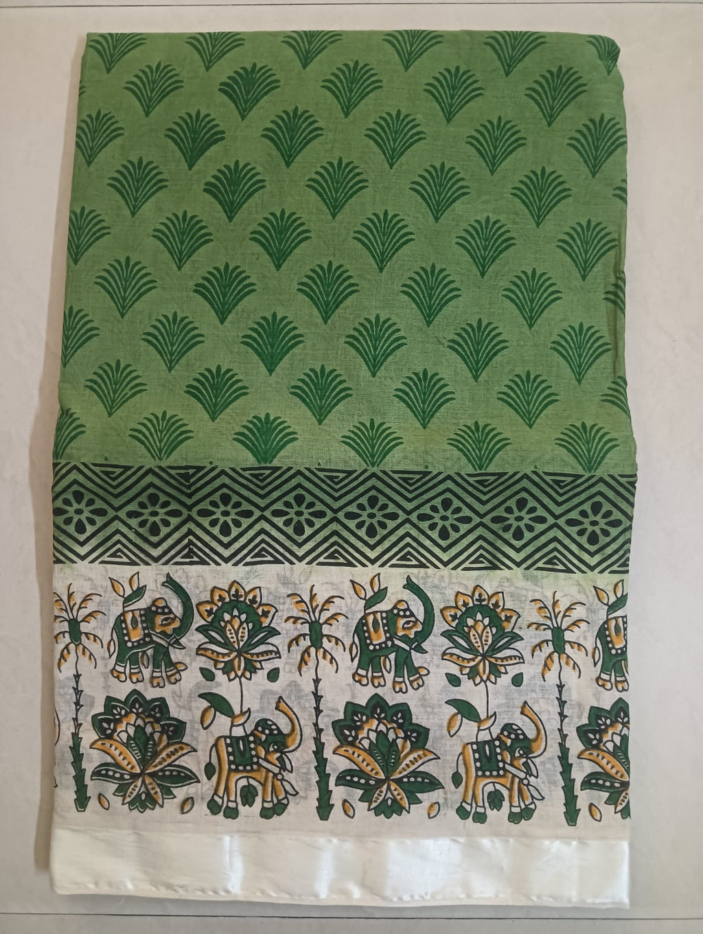 Cotton Saree With Contrast Border Blouse